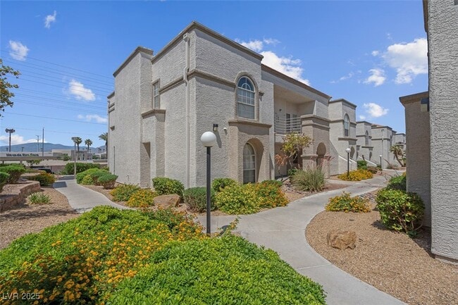 Building Photo - 3150 N Soft Breezes Dr