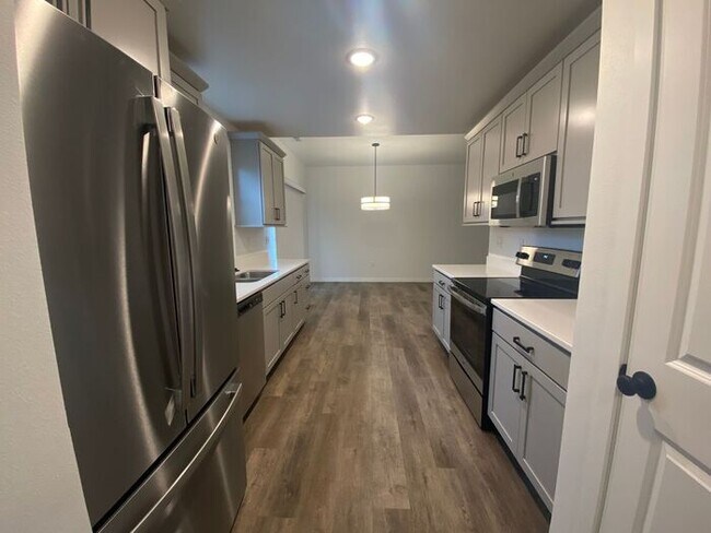 Foto del edificio - $1,800 | 3 Bedroom, 2.5 Bathroom Townhome ...