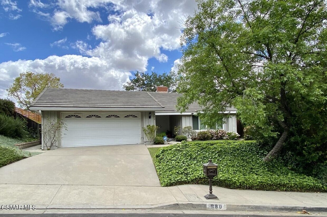 Primary Photo - 880 Rim Crest Dr