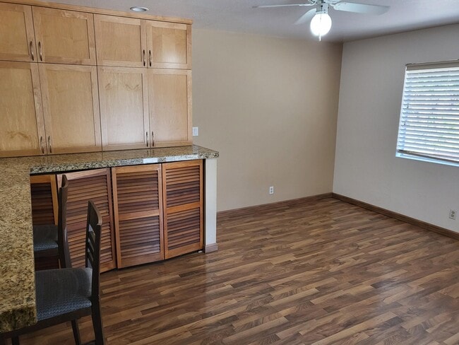 Building Photo - 1157 Karen Way