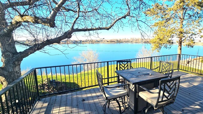 Foto del edificio - 3312 W Lakeshore Dr