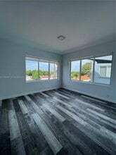 Building Photo - 1818 SW 22nd Ave