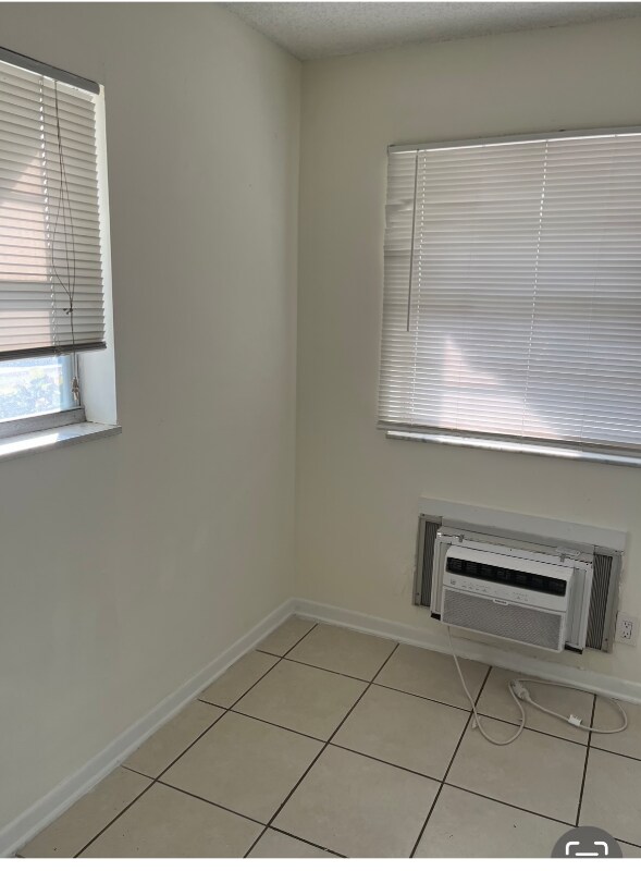 Building Photo - 702 N L St