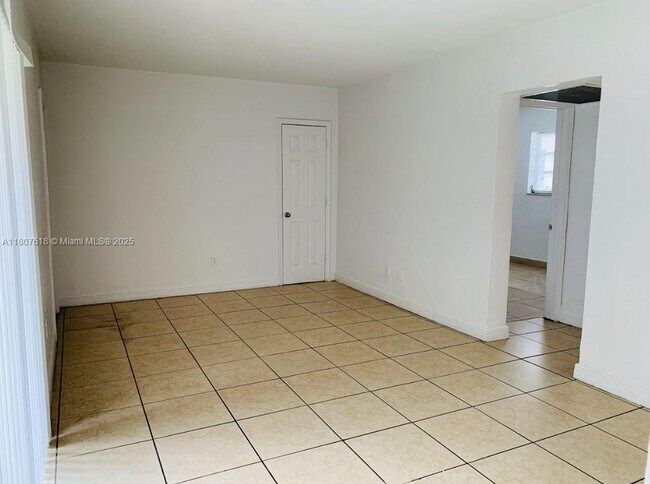Foto del edificio - 8275 NE Miami Ct