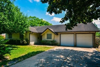 Building Photo - 8407 Edgemoor Dr