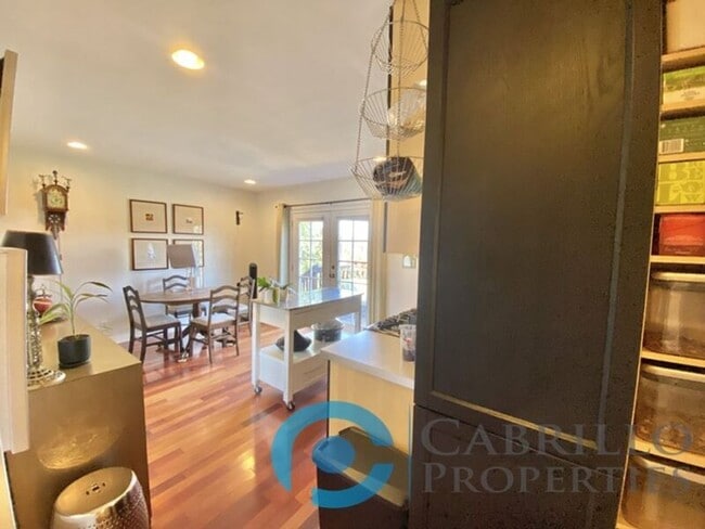 Building Photo - 3964 Manzanita Dr