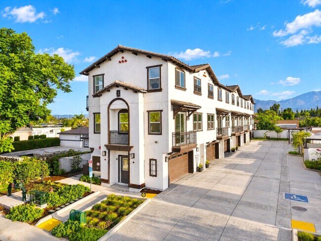 Building Photo - 1444 W Stoneridge Ct