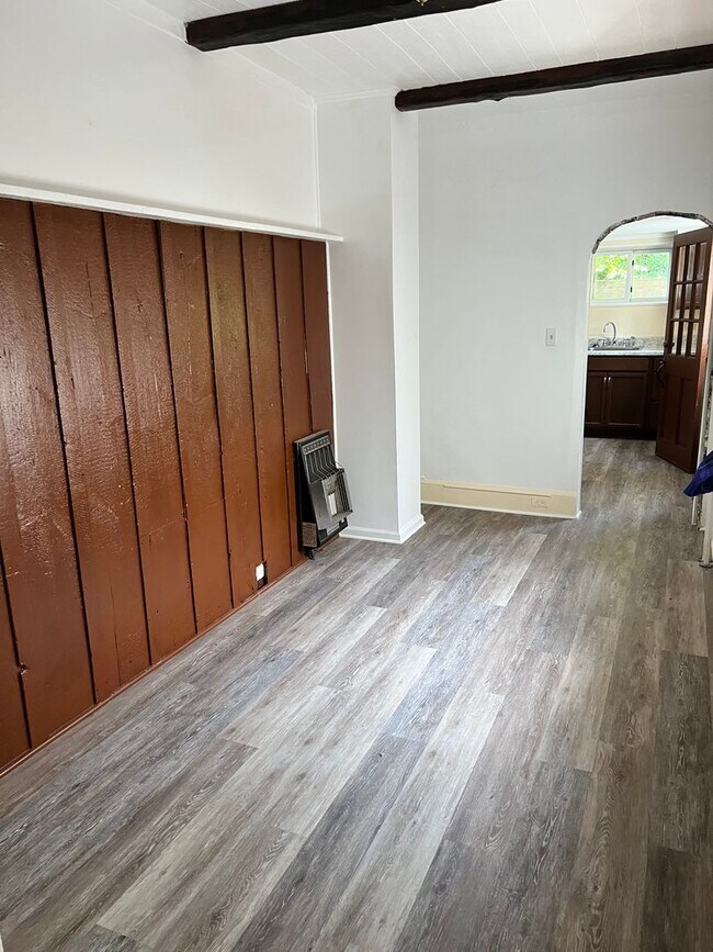 Building Photo - Totally New 3 bedroom