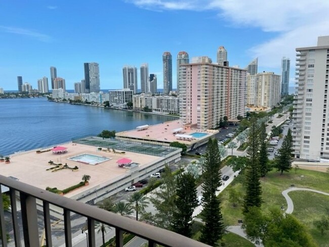 Foto del edificio - Sunny Isles Condo $2200