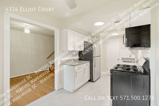 Building Photo - Beautifully updated 3-level 4Bd/2 full/2ha...