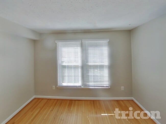 Building Photo - 9851 Bayline Cir