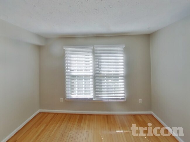 Foto del edificio - 9851 Bayline Cir