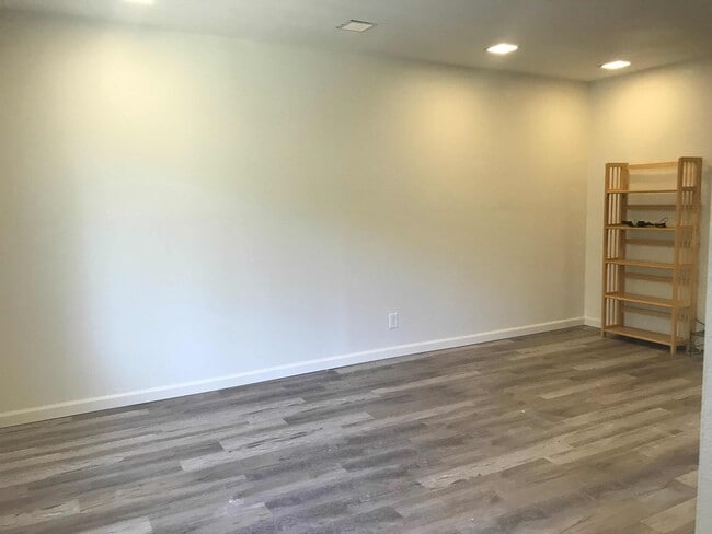 Building Photo - 28035 Ridgebluff Ct