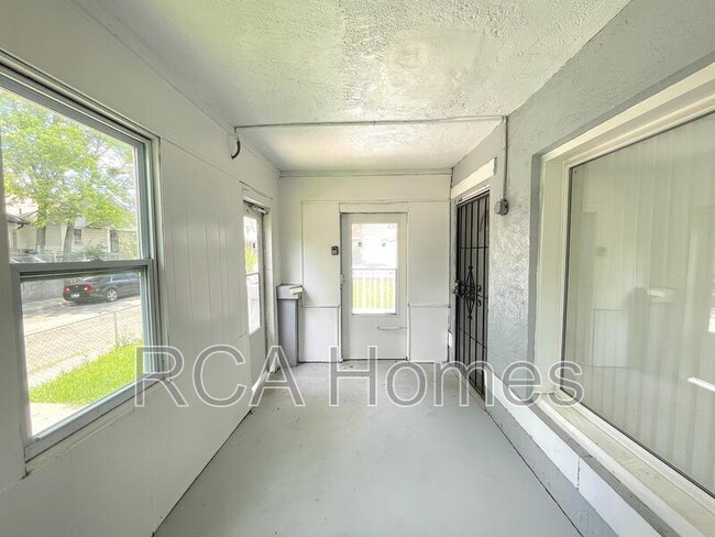 Photo - 433 N Bradley Ave House