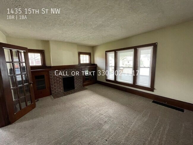 Foto del edificio - One bedroom one bathroom first level vinta...