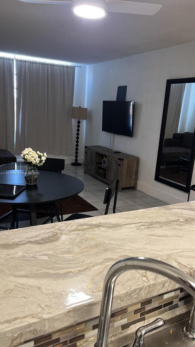 Foto del edificio - 13390 NE 7th Ave