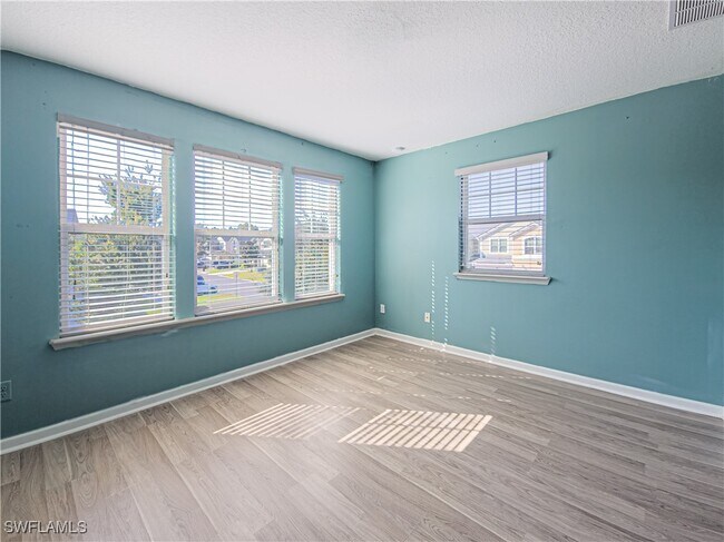 Foto del edificio - 483 Ryker Way