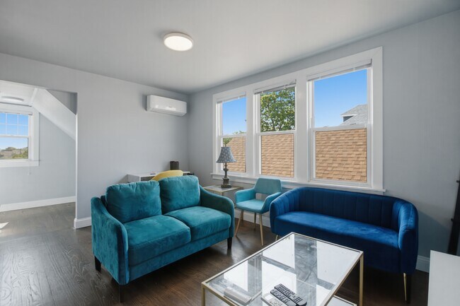 Foto del edificio - 2430 N Normandy Ave