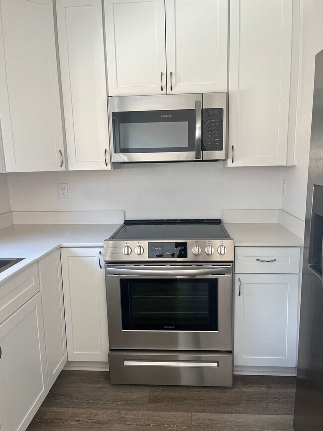 Foto del edificio - 2 Bedroom 1.5 Bath Townhouse