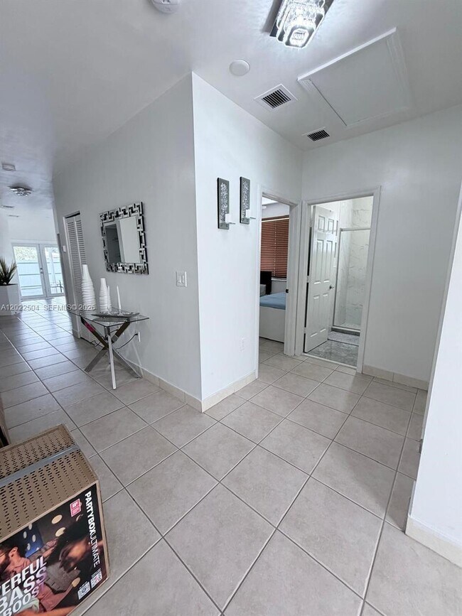 Foto del edificio - 1670 NW 73rd St