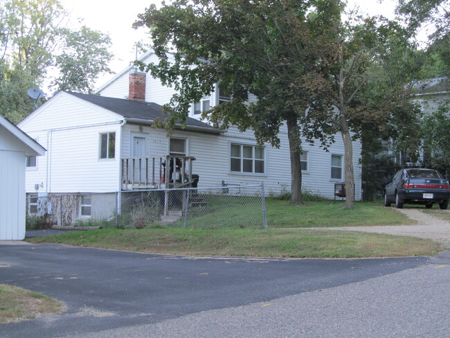 Building Photo - 1015 Oak St