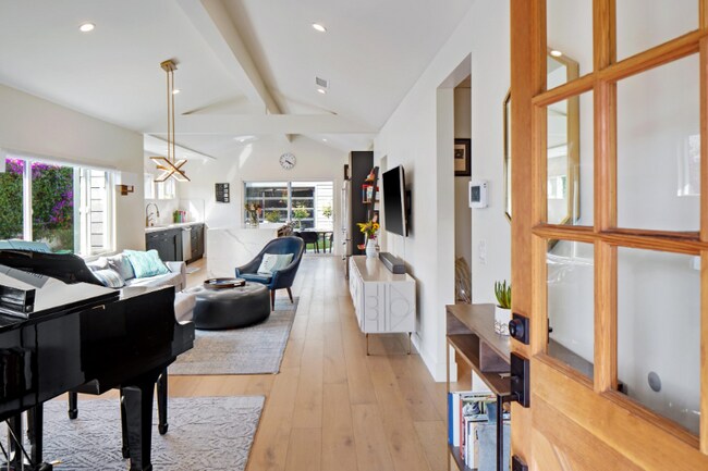 Foto del edificio - 3343 Atwater Ave