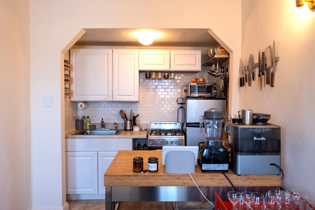 Building Photo - Sunny North Slope One bedroom for 3/1!
