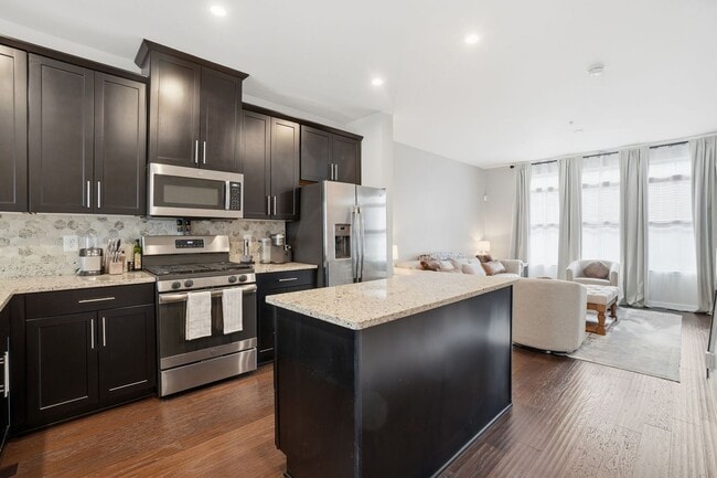 Building Photo - Stunning 3BR Townhome with Roof Deck in Reserves at Dakota Crossing!