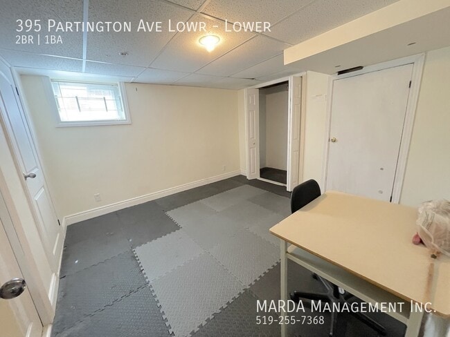 Building Photo - SPACIOUS 2 BED/1 BATH LOWER UNIT BY UNIVERSITY OF WINDSOR! INCLUSIVE!