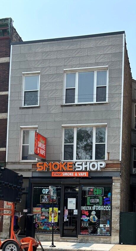 Foto principal - 3248 N Clark St