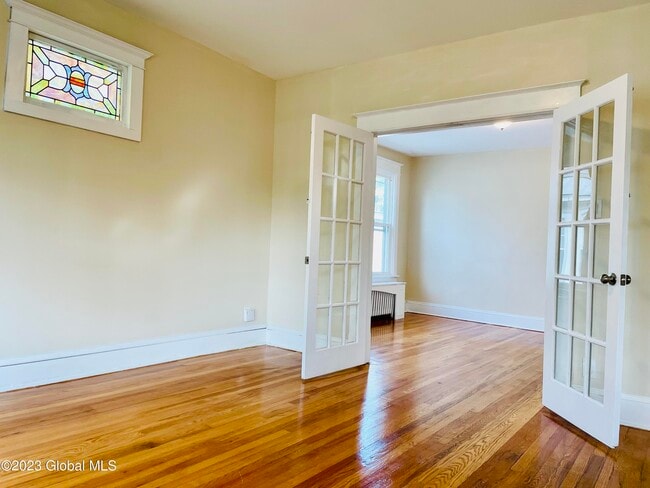 Foto del edificio - 44 Harris Ave