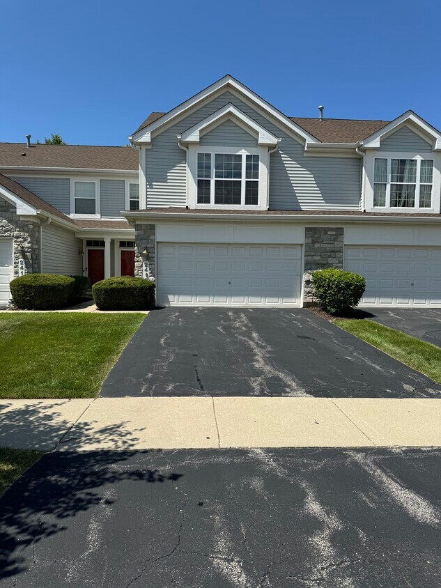 private 2 car garage - 2416 Georgetown Cir