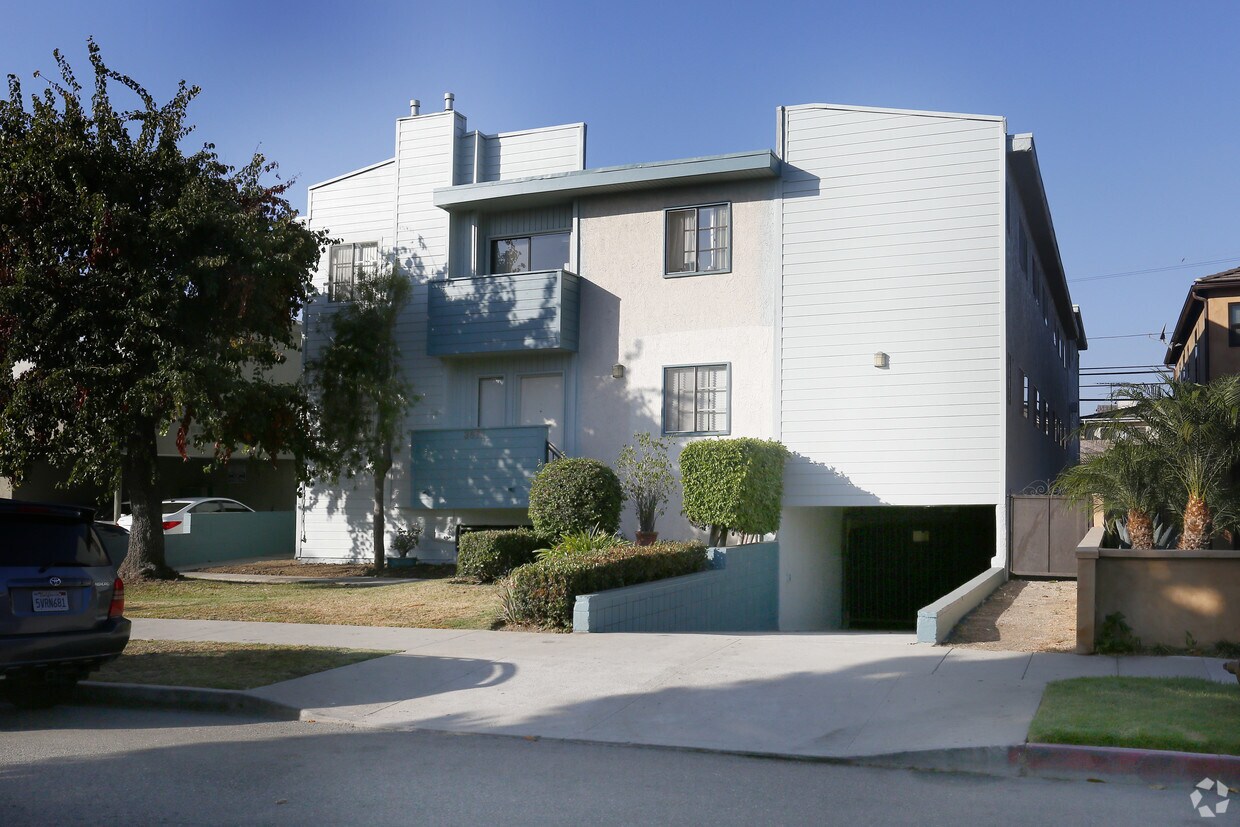 Primary Photo - 3671 Jasmine Ave