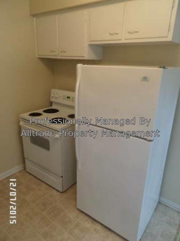 Building Photo - 215-218 Sherwood Ct