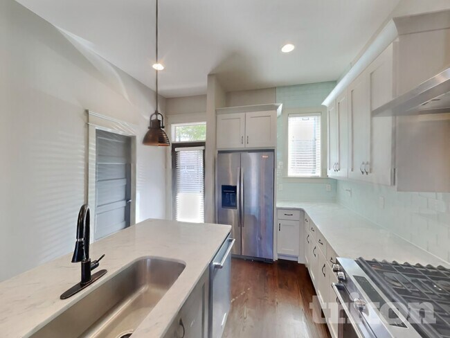 Foto del edificio - 6813 Charlotte Pike