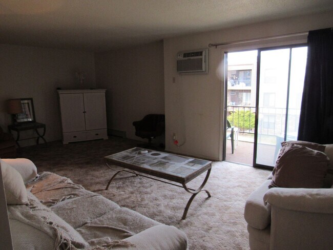 Foto del edificio - Large One Bedroom w/ Heat & Water Paid