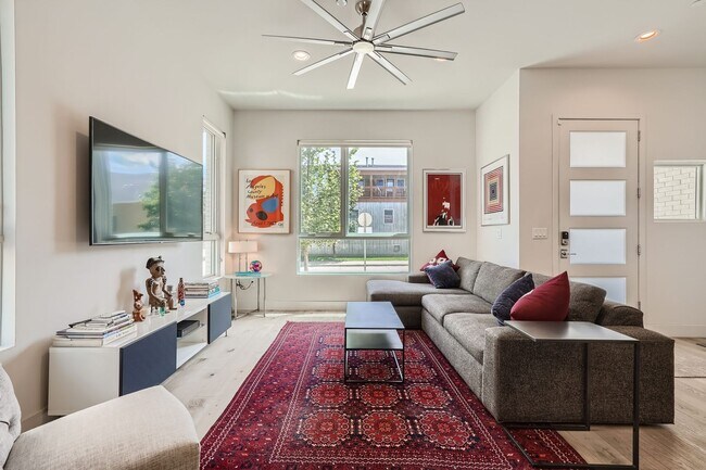 Foto del edificio - Modern 3 BDR S'Park Boulder Townhome
