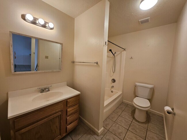 Building Photo - Louisiana Blvd SE-1125