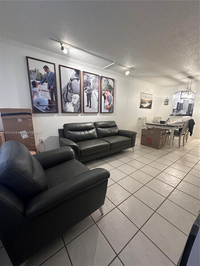 Foto del edificio - 2200 NW 78th Ave