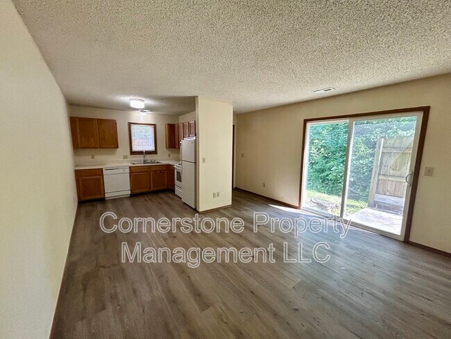 Foto del edificio - 817 Maple Ln
