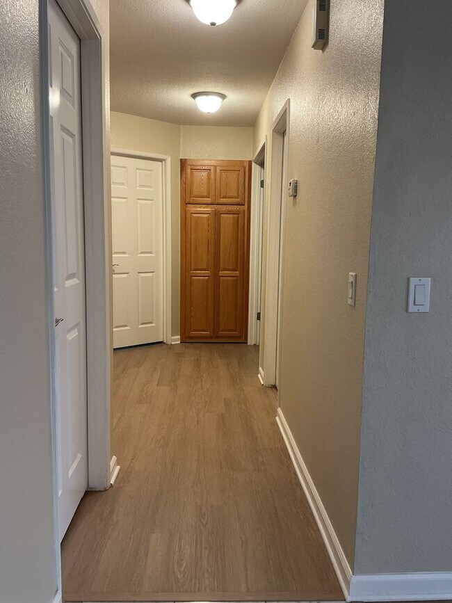 Foto del edificio - Lovely 3 Bedroom in Great Location!