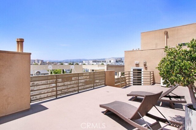 Foto del edificio - 8614 Burton Way