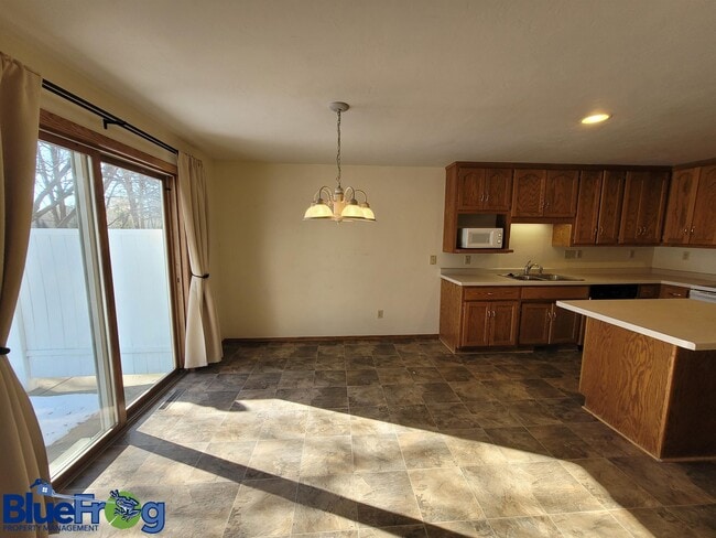 Building Photo - 1010 Coggins Ct
