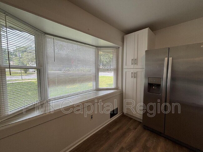 Building Photo - 5830 Vandegrift Ave