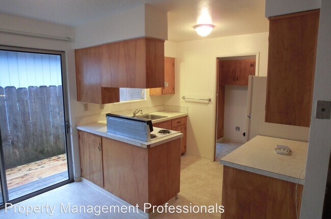 Building Photo - 2 br, 1 bath House - 910 NW C Street