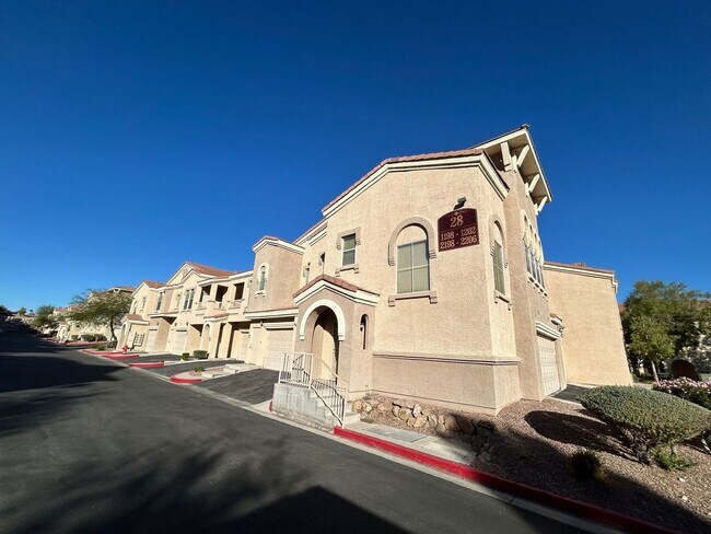 Foto del edificio - EASY LIVING IN THE NORTHWEST WITH BRIGHT C...