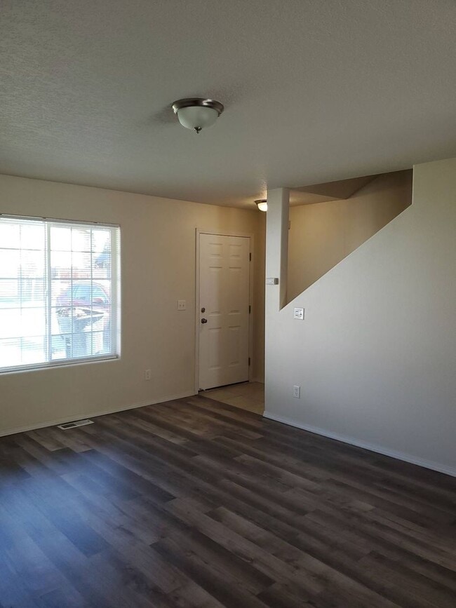Building Photo - 460 Laguna Dr
