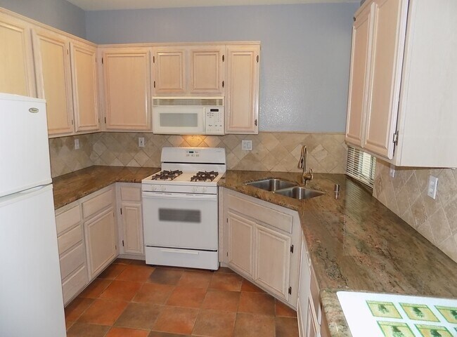 Foto del edificio - Beautiful Rancho San Diego Condo In Reming...
