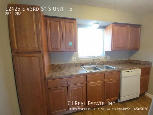 Building Photo - 12425 East 43rd St S