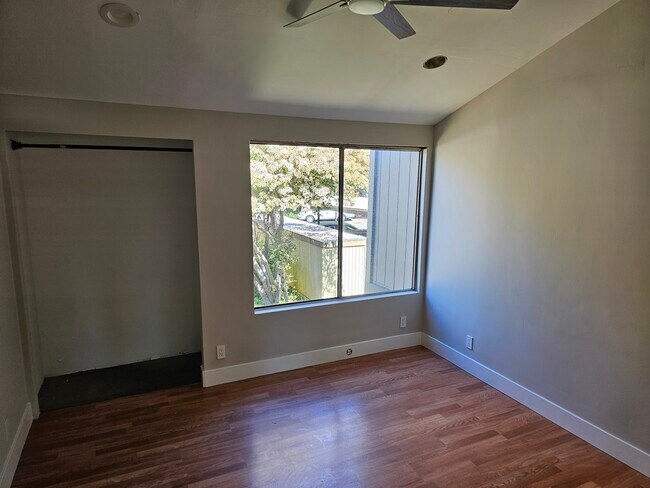 Primary bedroom - 355 Parkview Ter